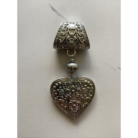 Coldwater Creek Silver Metal Filigree Heart Pendant Slide Scarf Accessory EUC - Picture 1 of 8